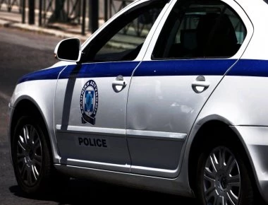 Ύποπτο καμένο όχημα εντοπίστηκε στα Πετράλωνα- Η ΕΛ.ΑΣ. εξετάζει αν το χρησιμοποίησαν οι βομβιστές του ΣΚΑΪ